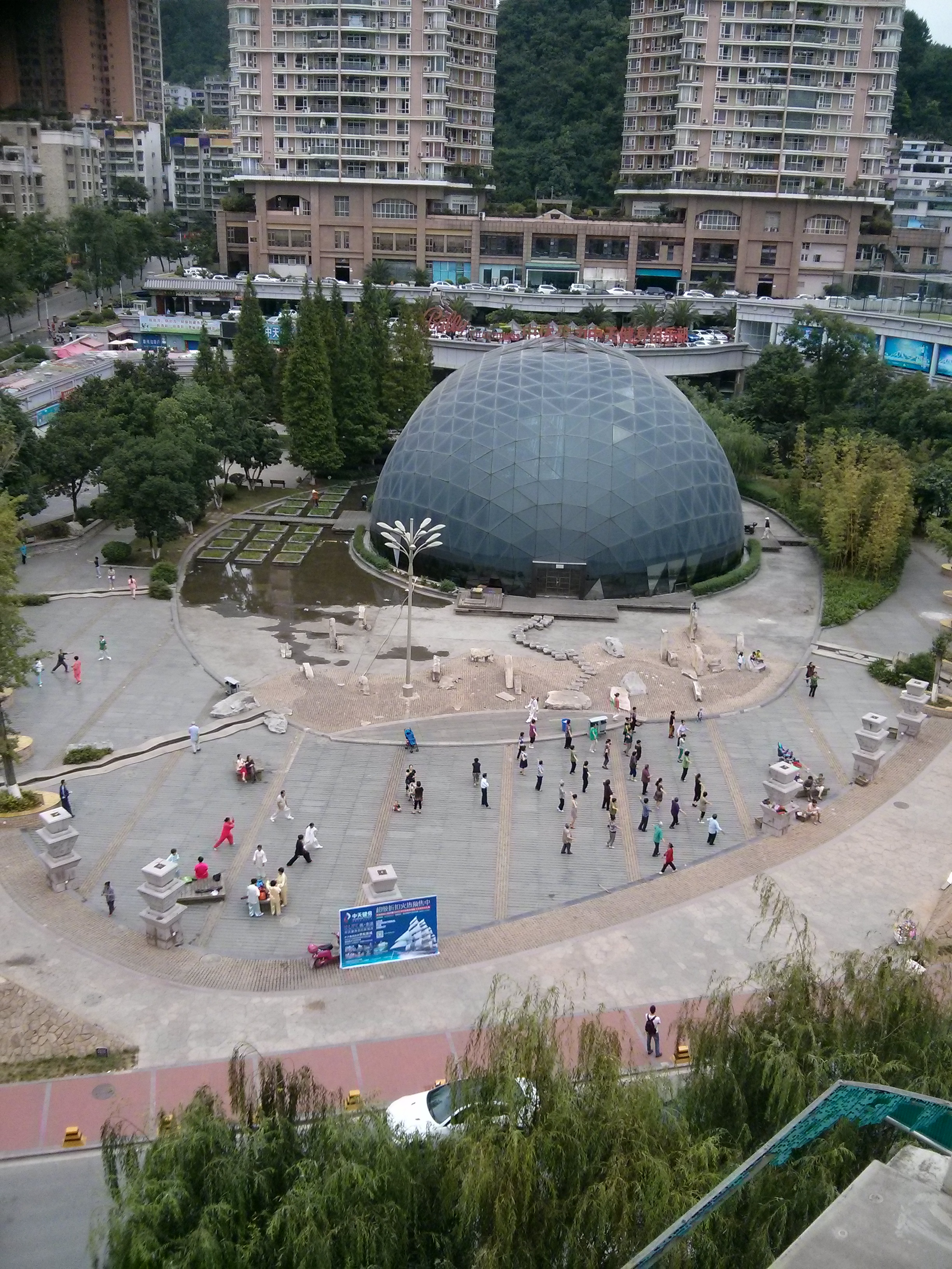 This was the view from the bedroom of our old apartment. The dome is Zhong Tian's pool and the courtyard in front of the dome is where the neighbors excercise in the morning, dance at night and practice gong fu daily 