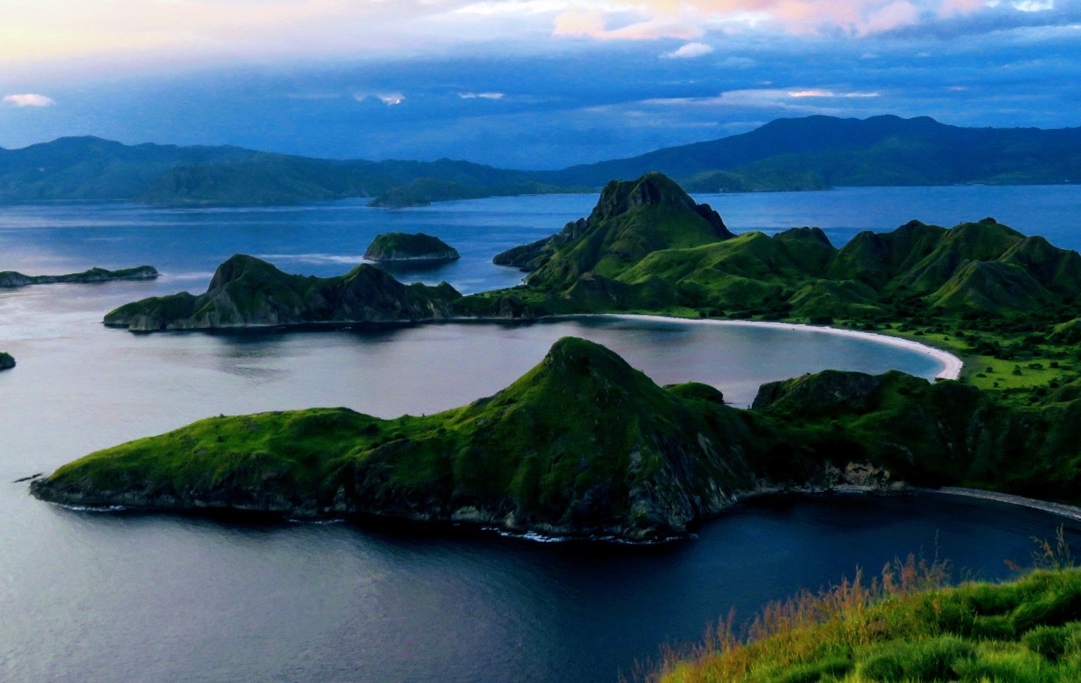 Day 16 – Sunsets in Komodo National Park